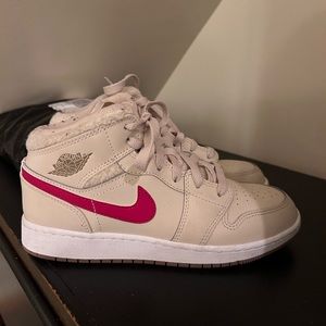 Jordan 1s size 5.5youth size